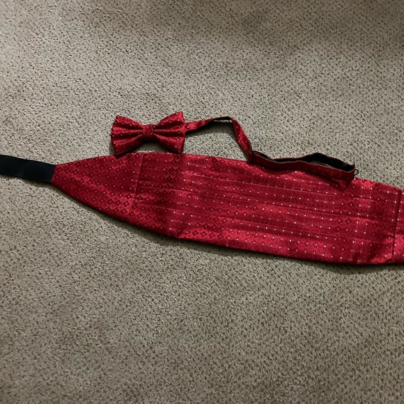 Men’s Cummerbund. Fits up to a 36” waist. All 100% silk as is Matching Tie. - Picture 5 of 6